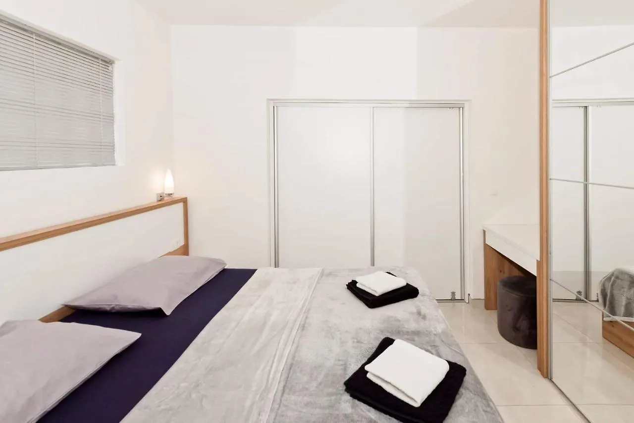 Apartment White Pearl Razanac 0*,