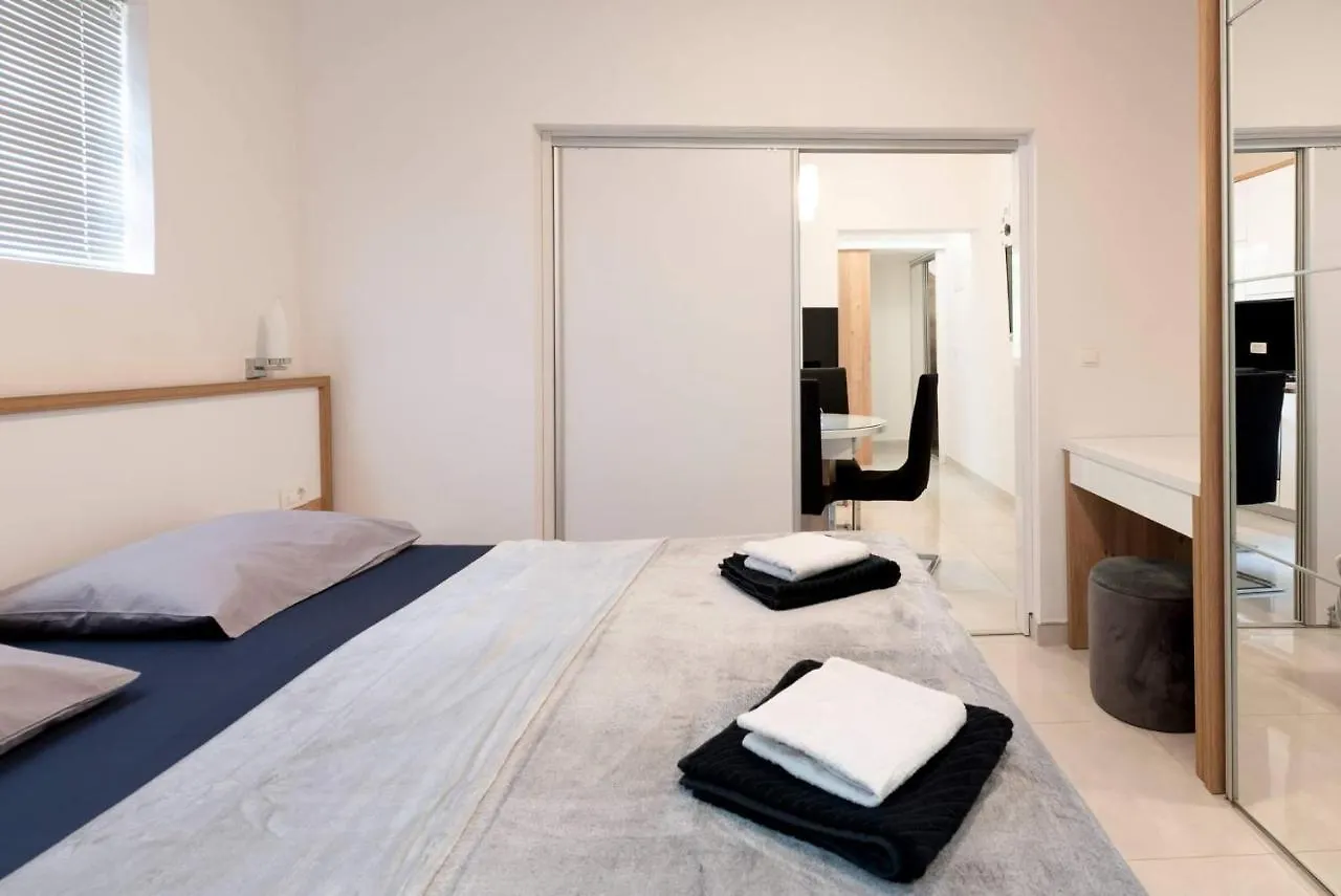 Apartment White Pearl Razanac
