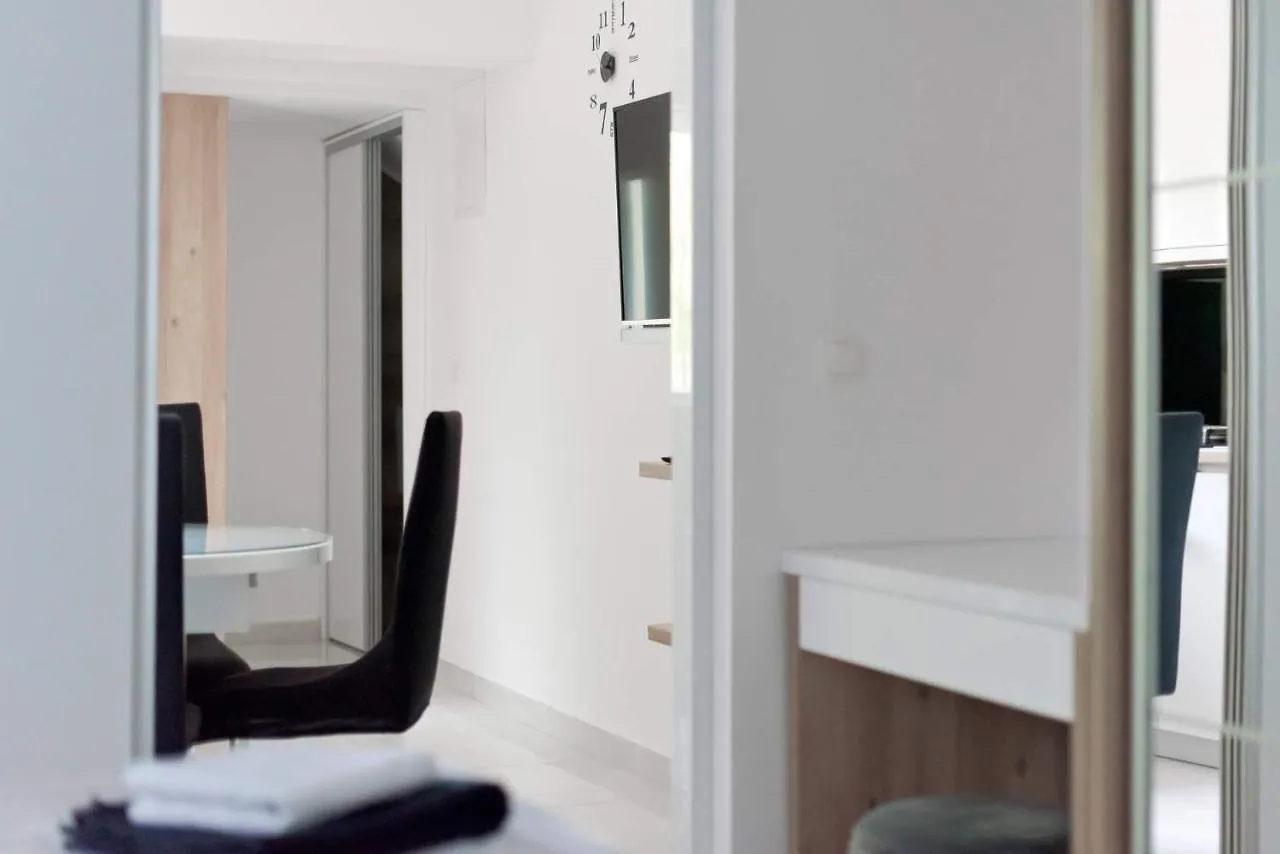 Apartment White Pearl Razanac